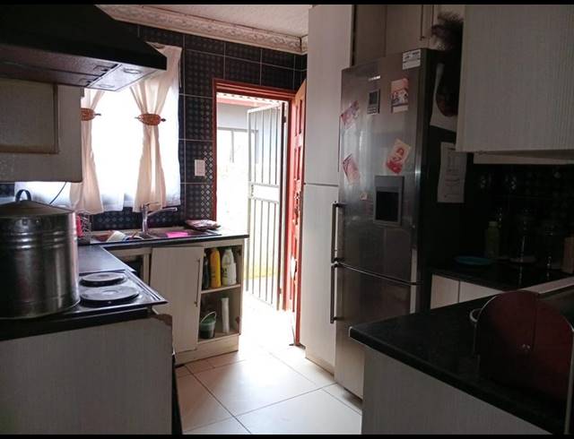 2 BEDROOM HOUSE FOR SALE IN LAKESIDE